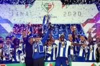 FC Porto players celebrate with the trophy after winning the Portuguese Cup final soccer match against Benfica at Coimbra City stadium, Coimbra, Portugal, 1st August 2020. PAULO CUNHA/LUSA